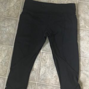Lululemon Speed Up Crop - size 10